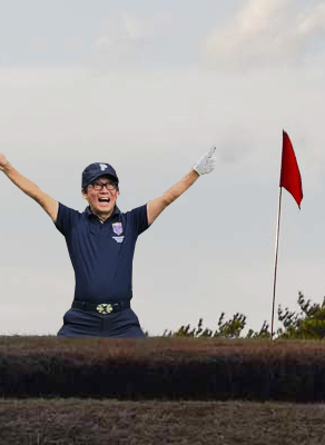 10アンダーを喜ぶ、関西ゴルフサークル セブンエイトの湯浅光一さん