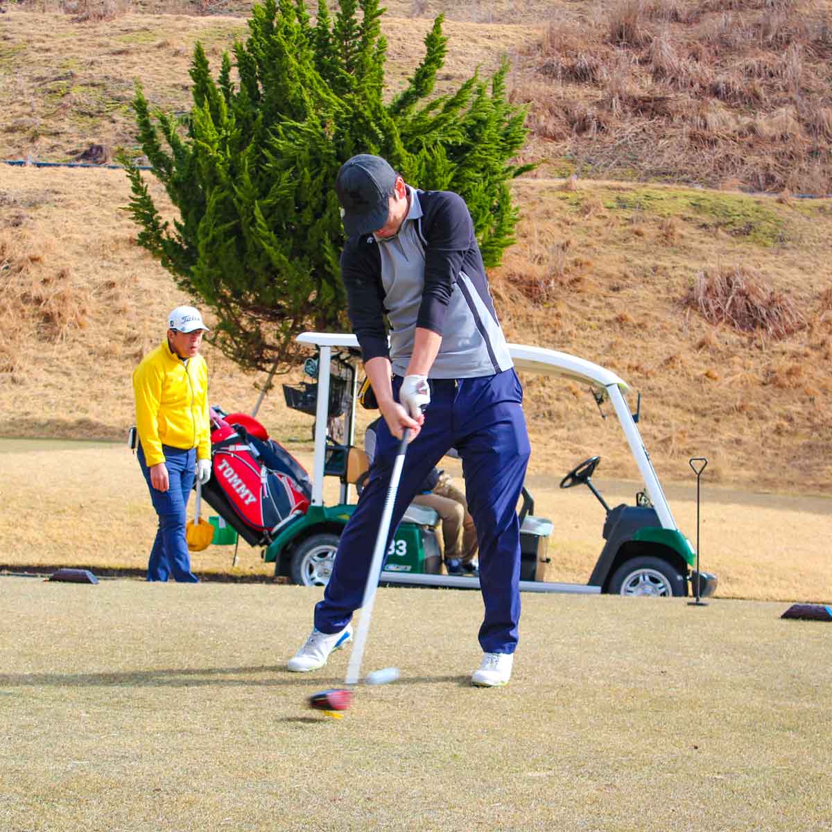 関西ゴルフサークル セブンエイトの山岡さんのドライバースイング写真