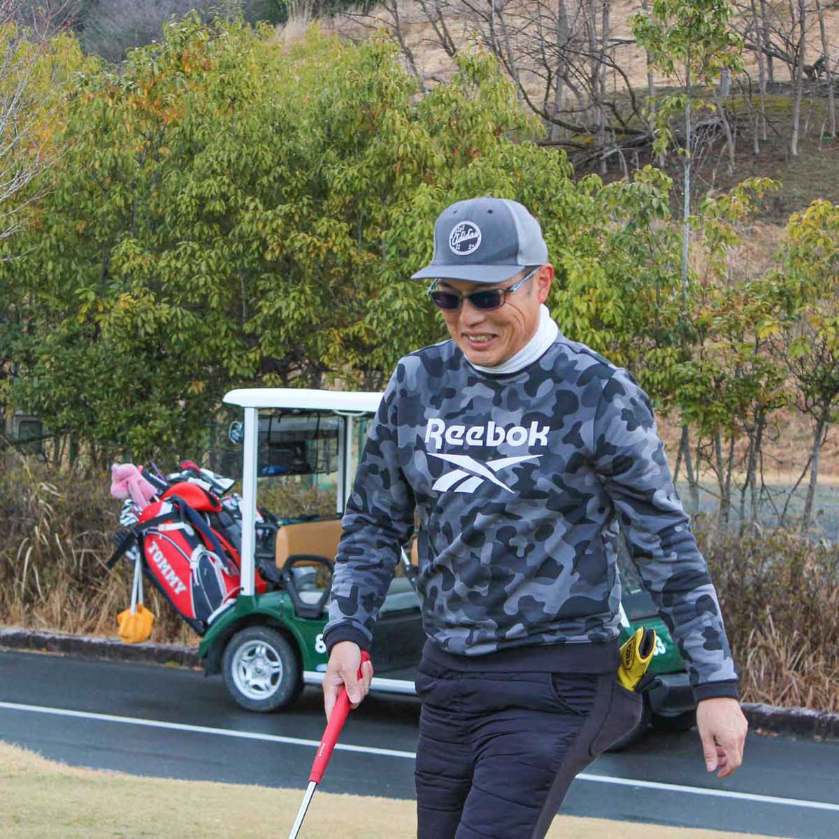 関西ゴルフサークル セブンエイトの今西さんのパッティング写真