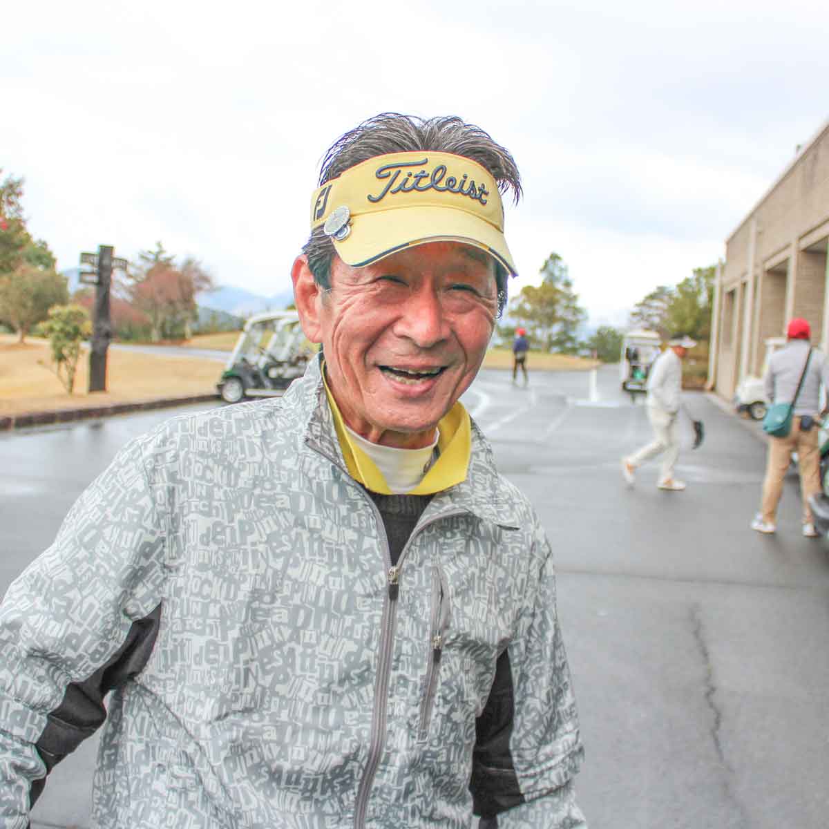 関西ゴルフサークル セブンエイトの村田さんの記念写真