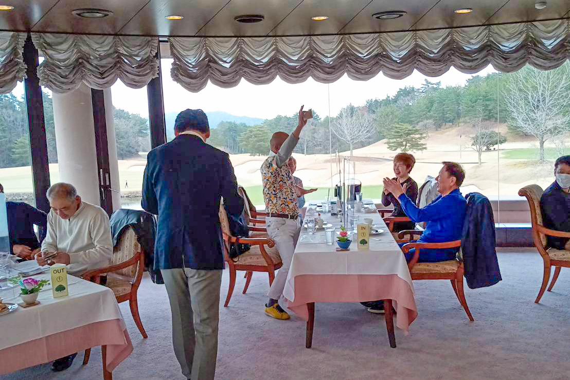 関西ゴルフサークル セブンエイトの青地さんの記念写真