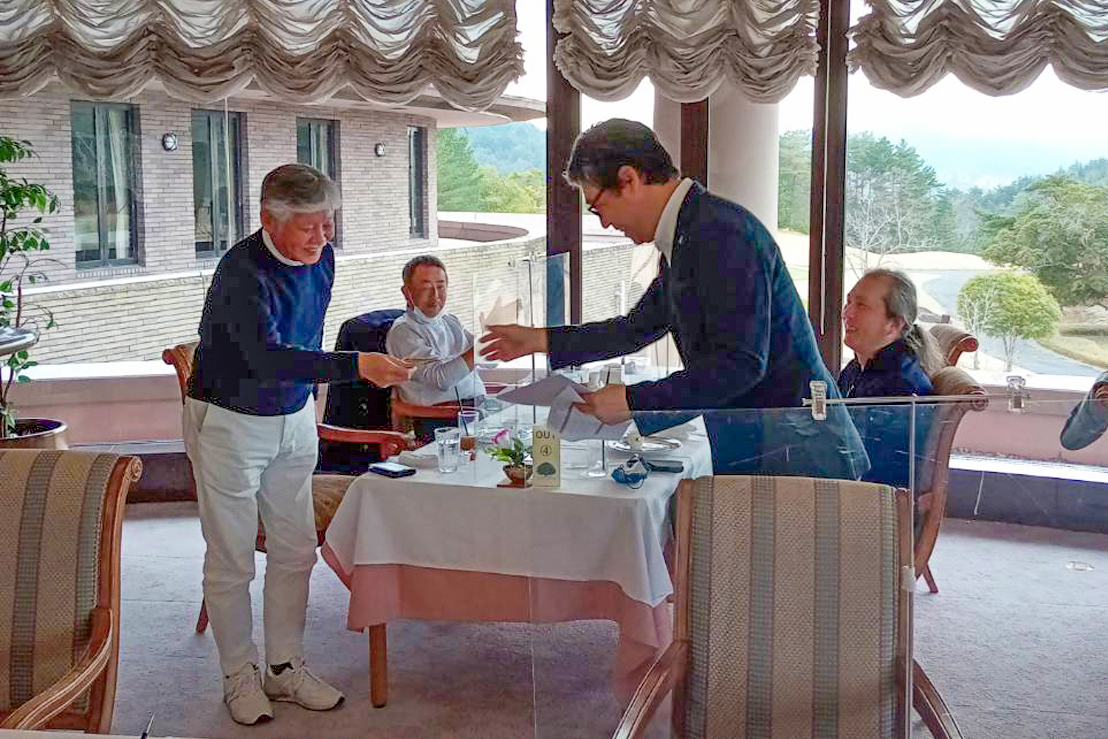 関西ゴルフサークル セブンエイトの深見さんの記念写真