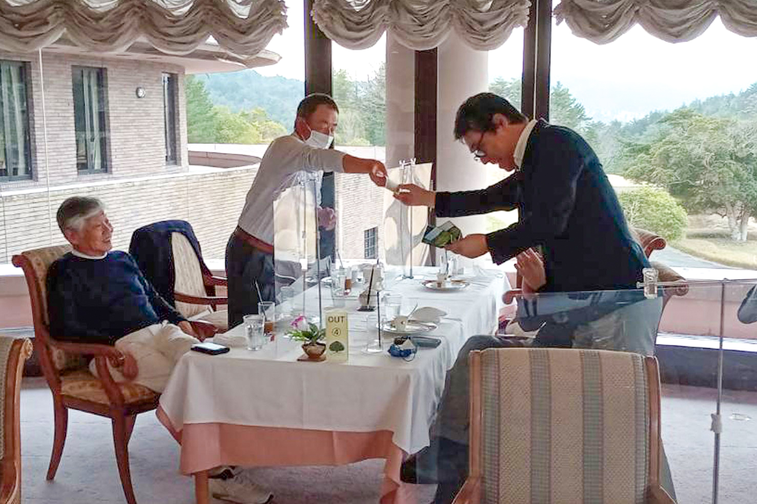 関西ゴルフサークル セブンエイトの大西さんの記念写真