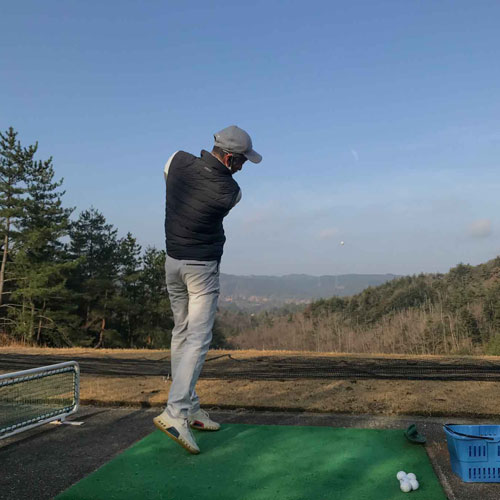 関西ゴルフサークル セブンエイトの白数さんの練習写真