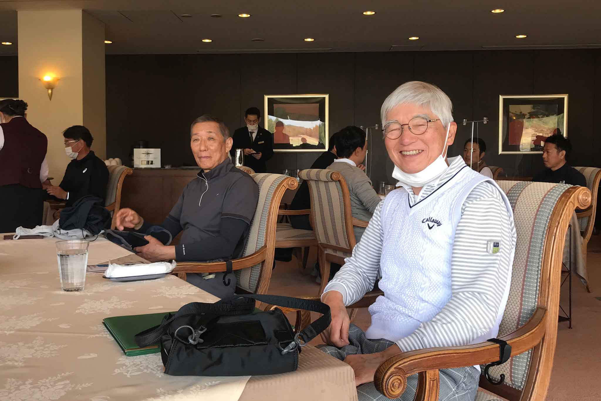 ランチタイムの辻さん、岡本さんの写真