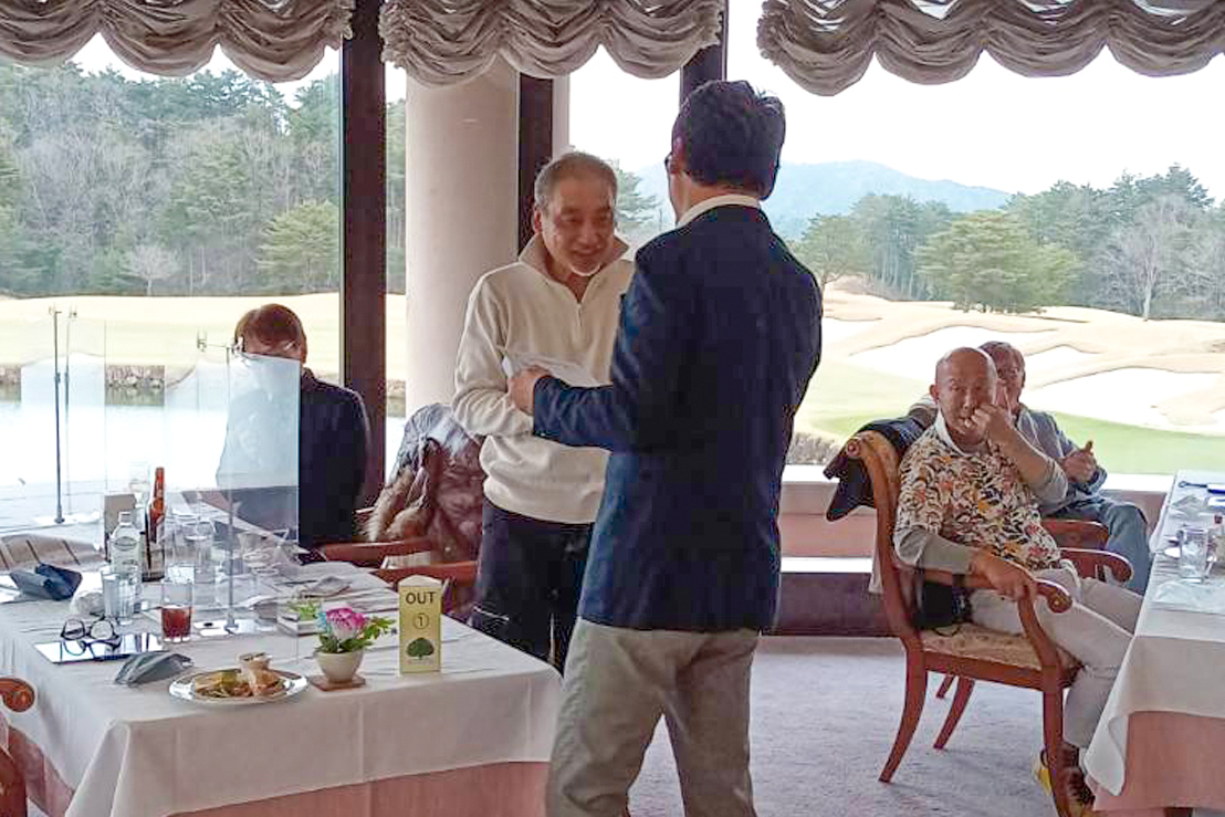 関西ゴルフサークル セブンエイトの矢木さんの記念写真