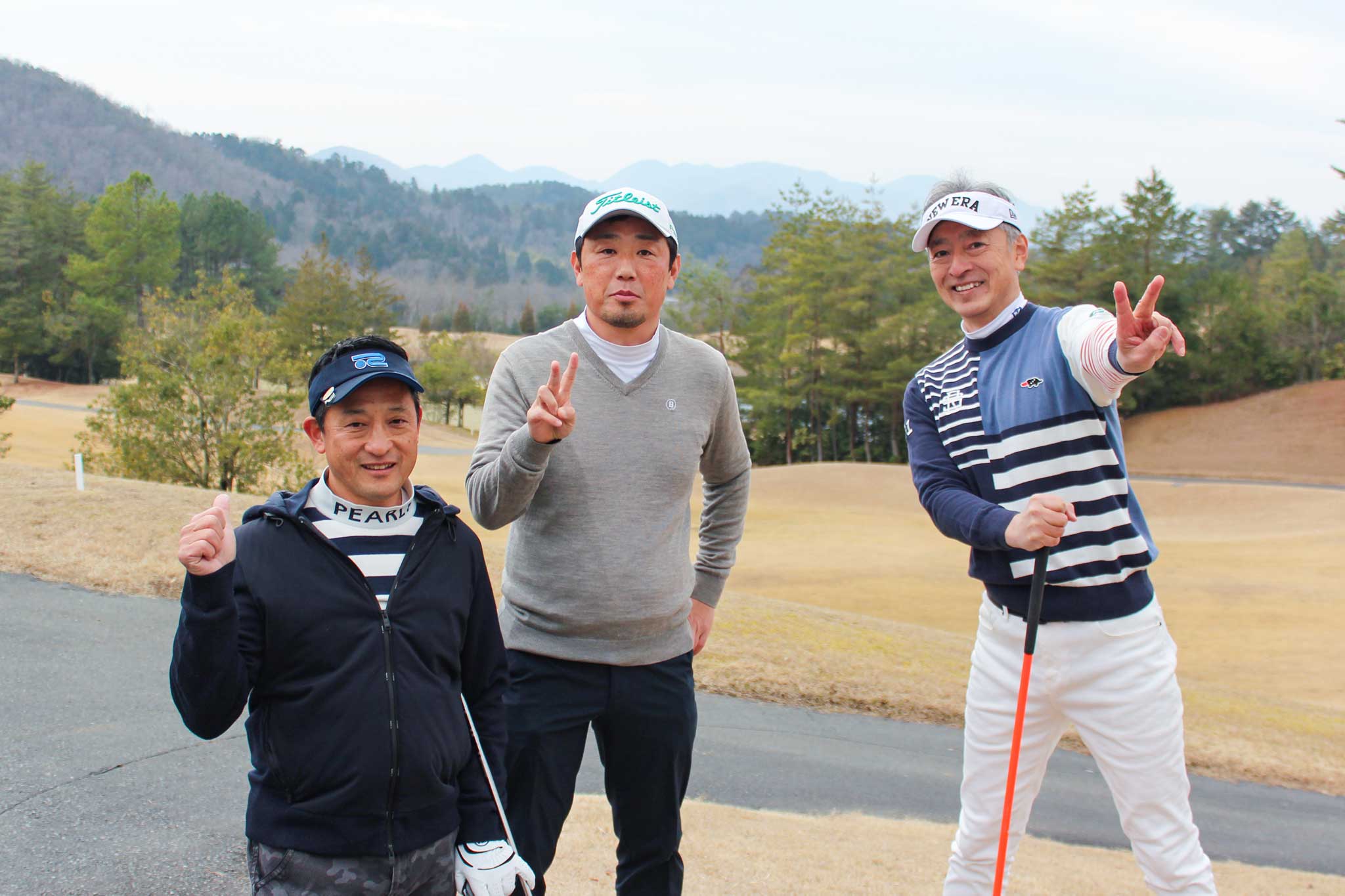 関西ゴルフサークル セブンエイト中村さんと平田さん、松村さんの写真