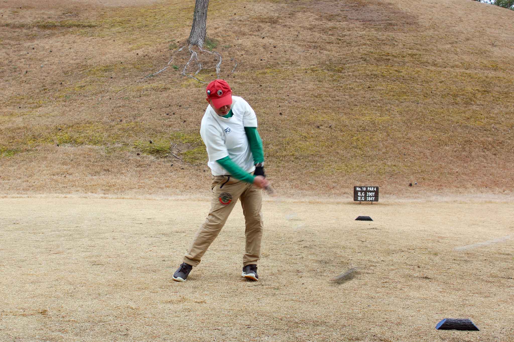 関西ゴルフサークル セブンエイト青地さんのスイング写真
