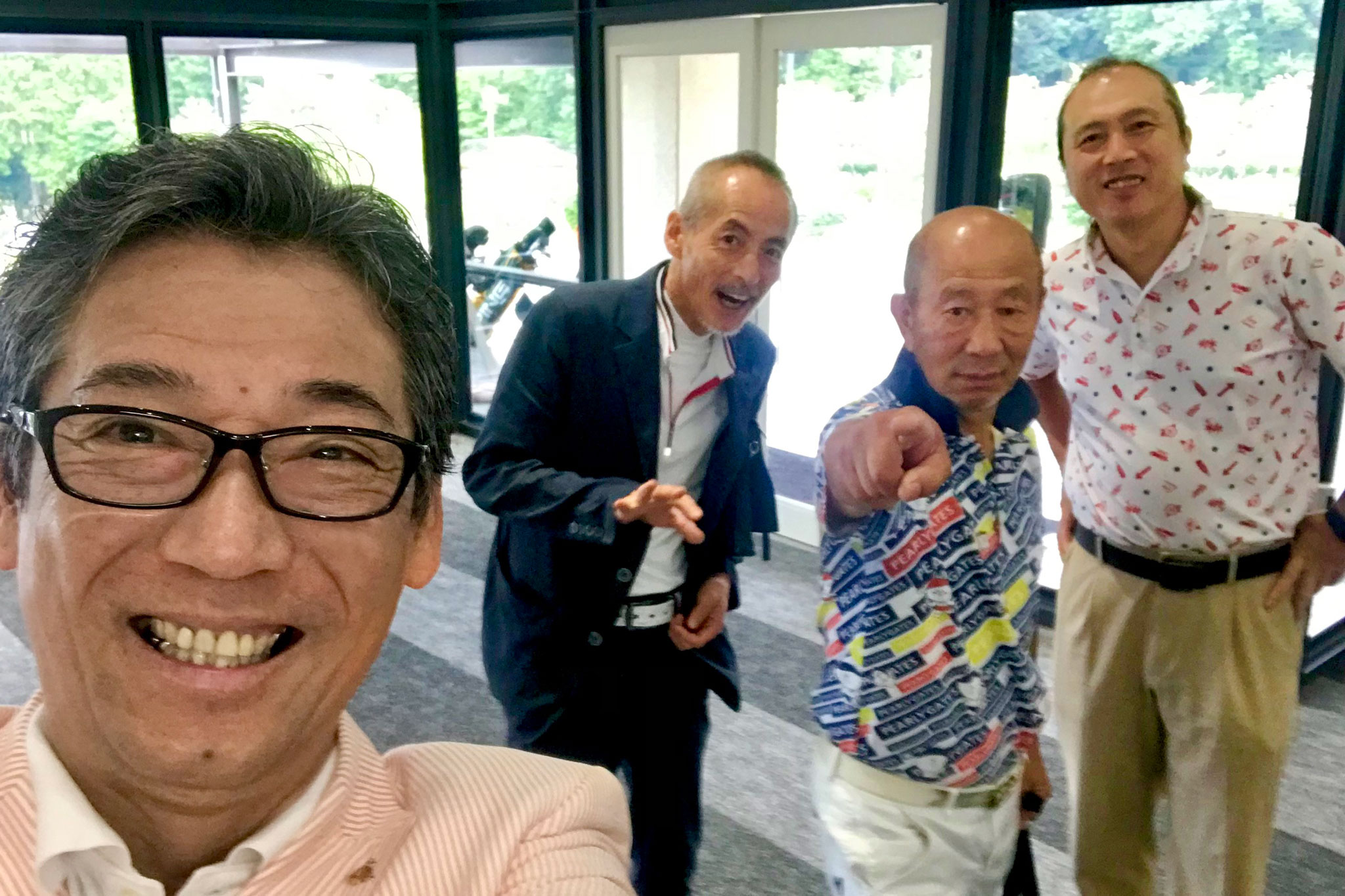 関西ゴルフサークル セブンエイト湯浅光一と記念写真