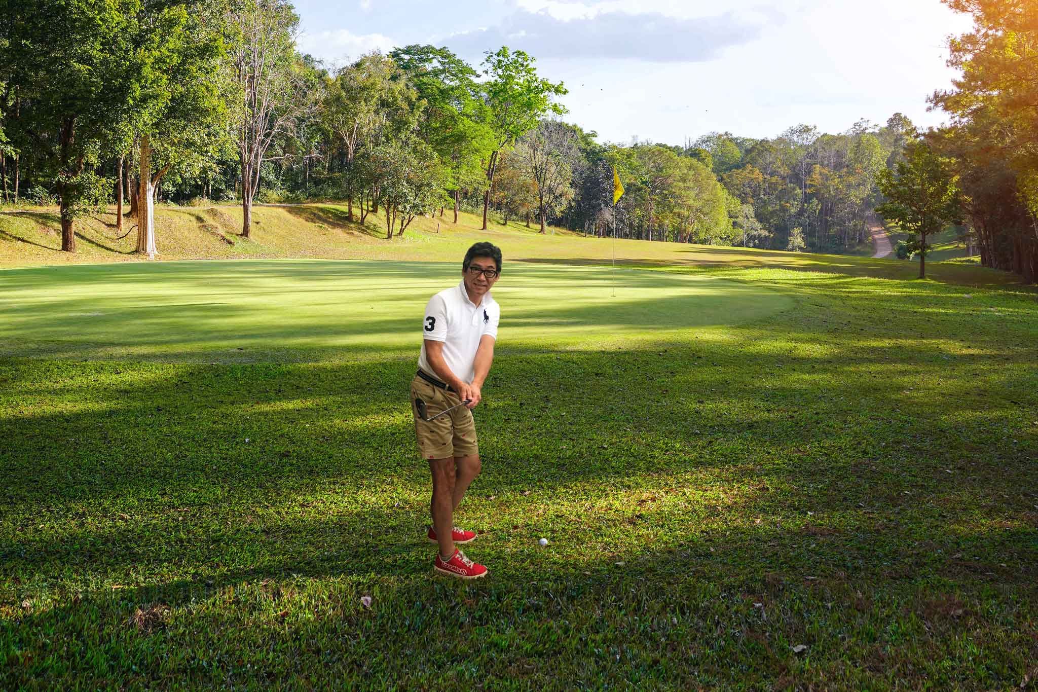 関西ゴルフサークル セブンエイトのコーディネーター湯浅光一のアプローチショット1
