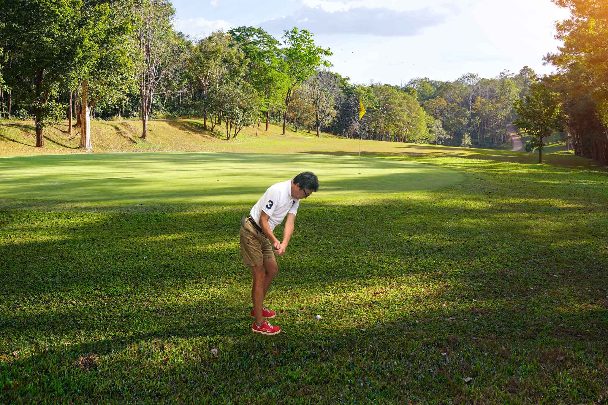 関西ゴルフサークル セブンエイトのコーディネーター湯浅光一のアプローチショット2
