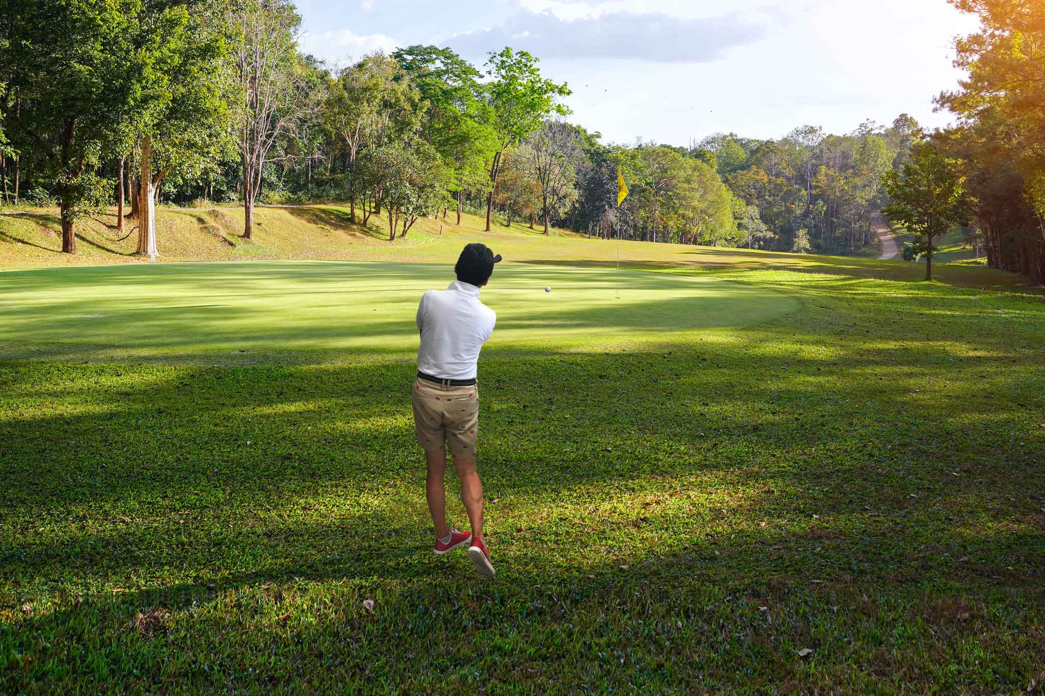 関西ゴルフサークル セブンエイトのコーディネーター湯浅光一のアプローチショット3