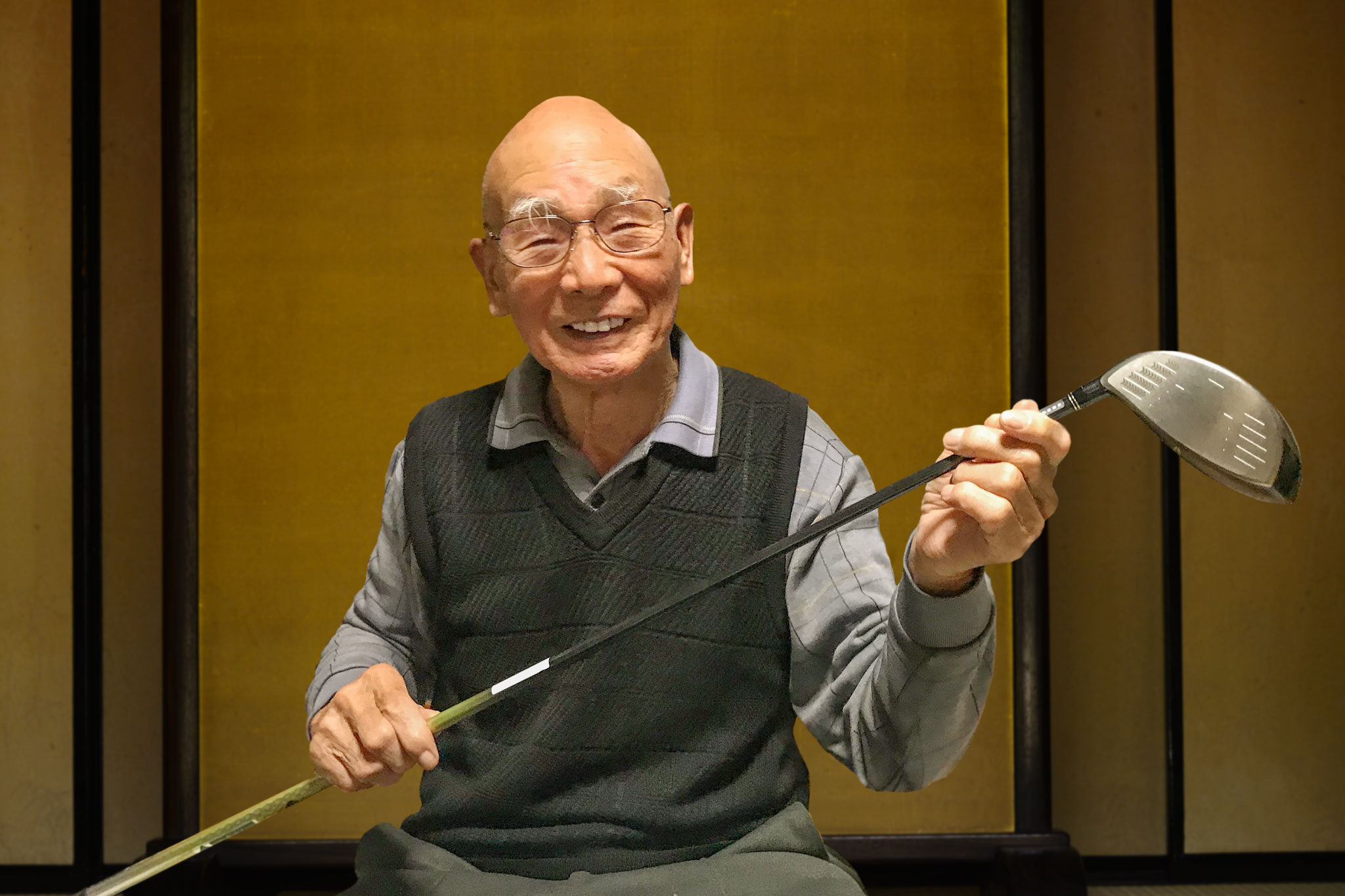 インタビューに答える吾郷寿一さん