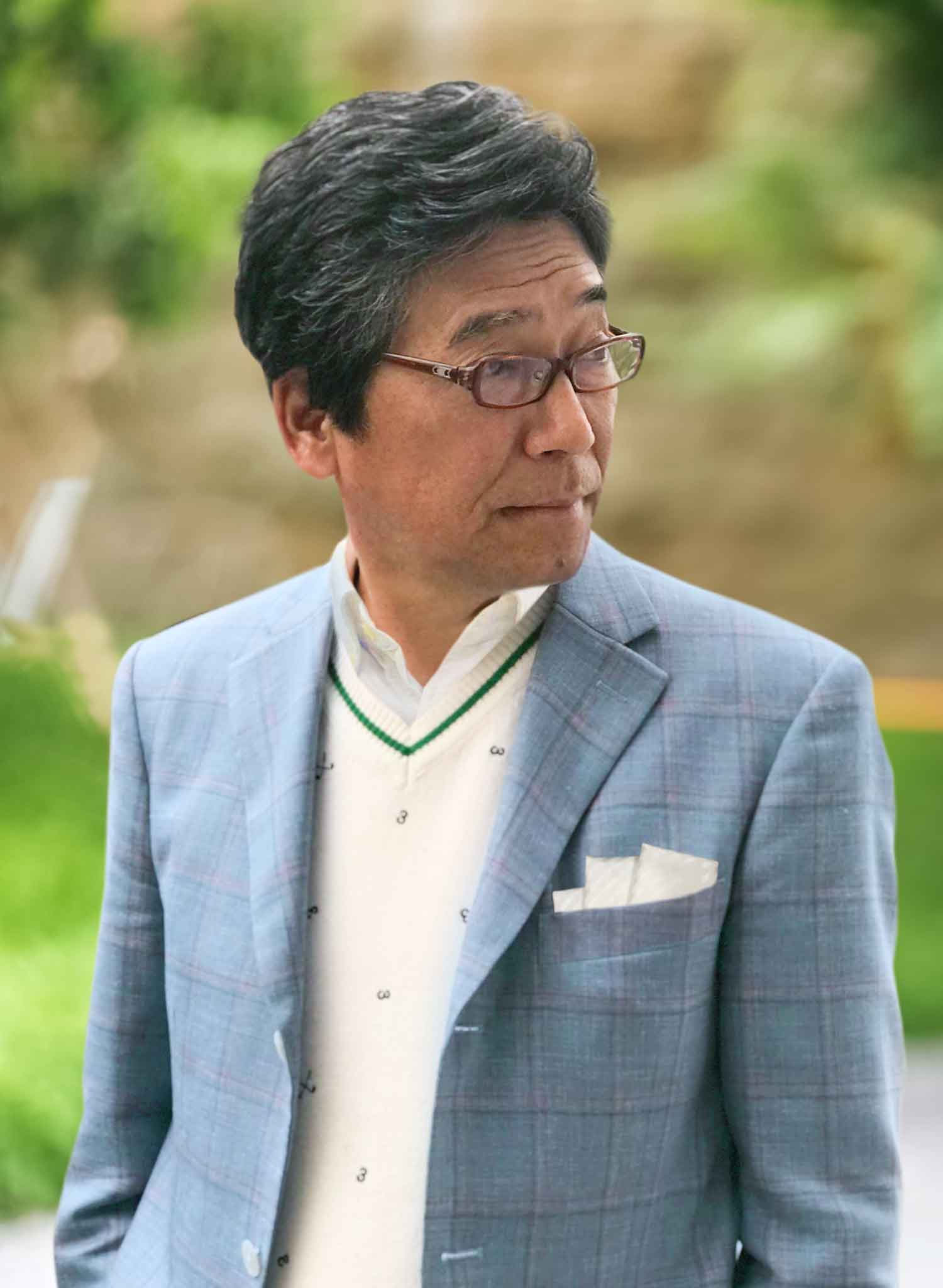 チーフ・デ・バッグをする関西ゴルフサークル セブンエイトのメンバー湯浅光一さん