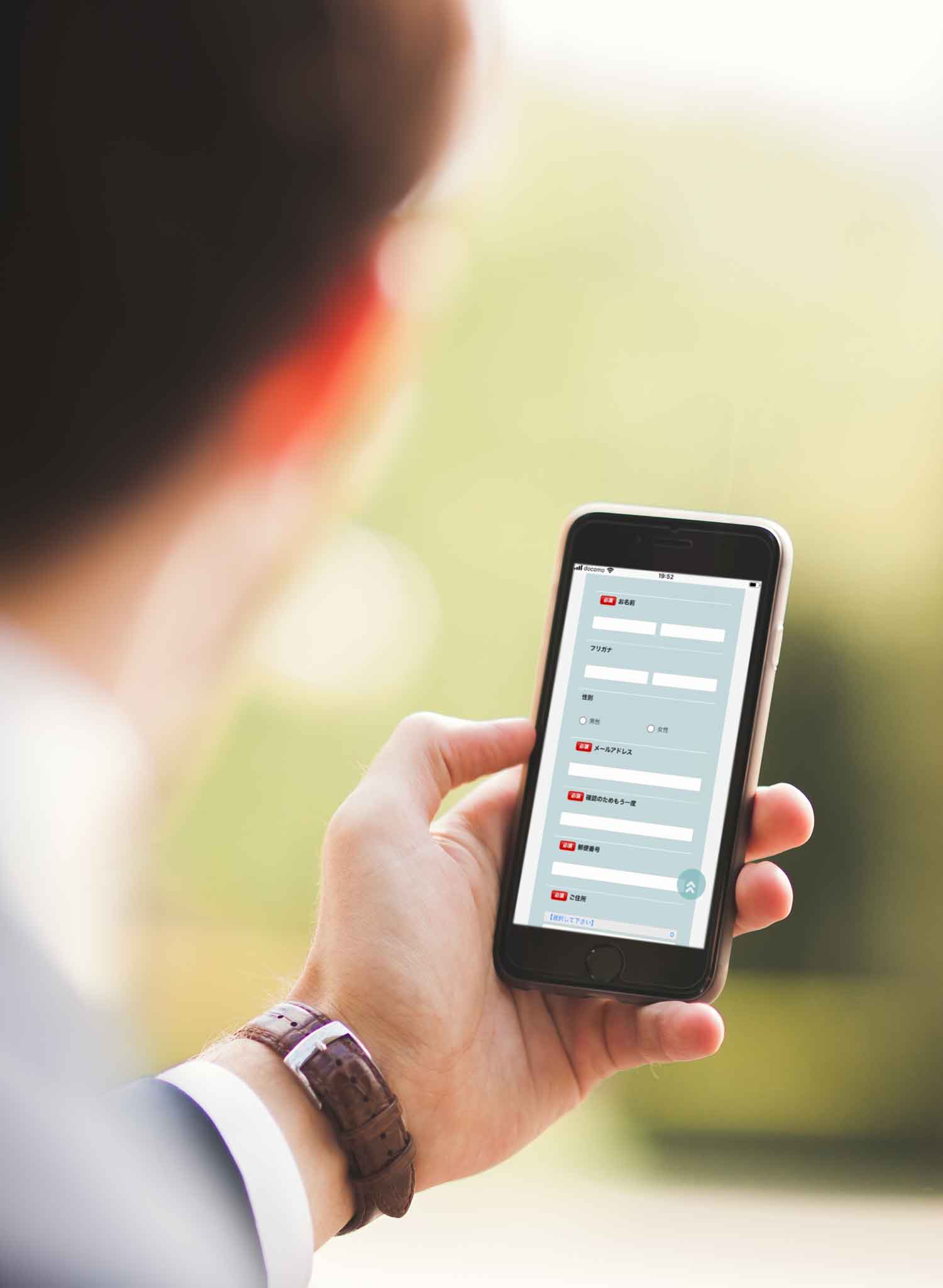 携帯でエントリーする関西ゴルフサークル セブンエイトの男性