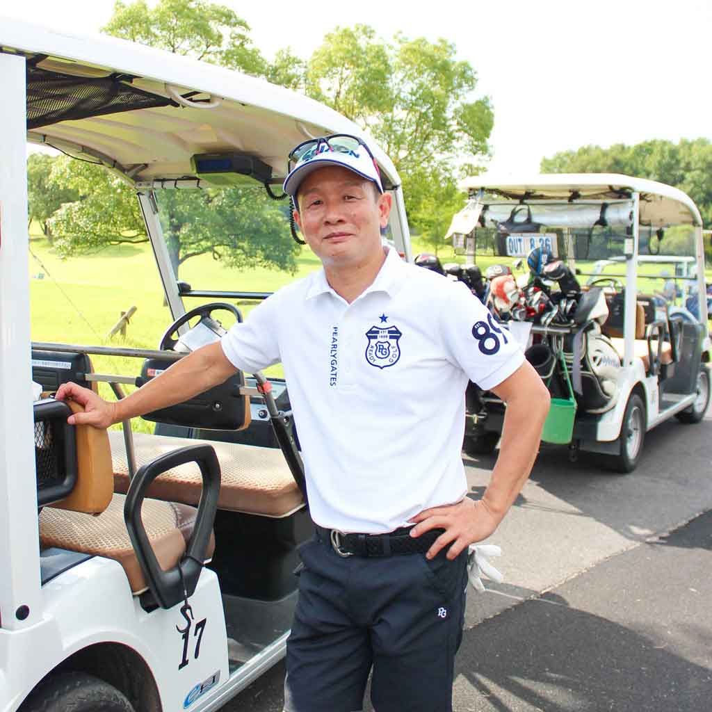 ガチンコCUP長谷川さんカートの前で記念写真