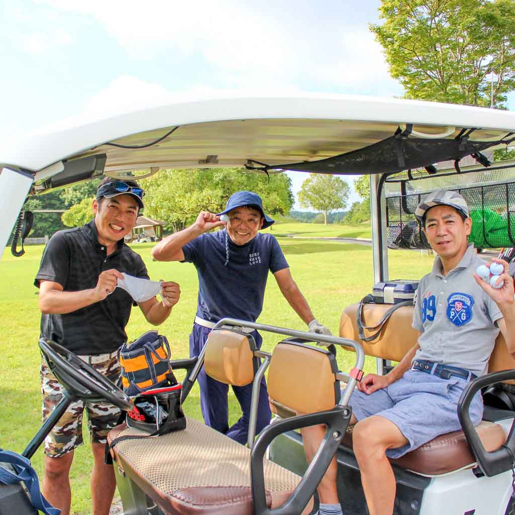 ガチンコCUP岸田さんと立花さんと今西さんカートで記念写真