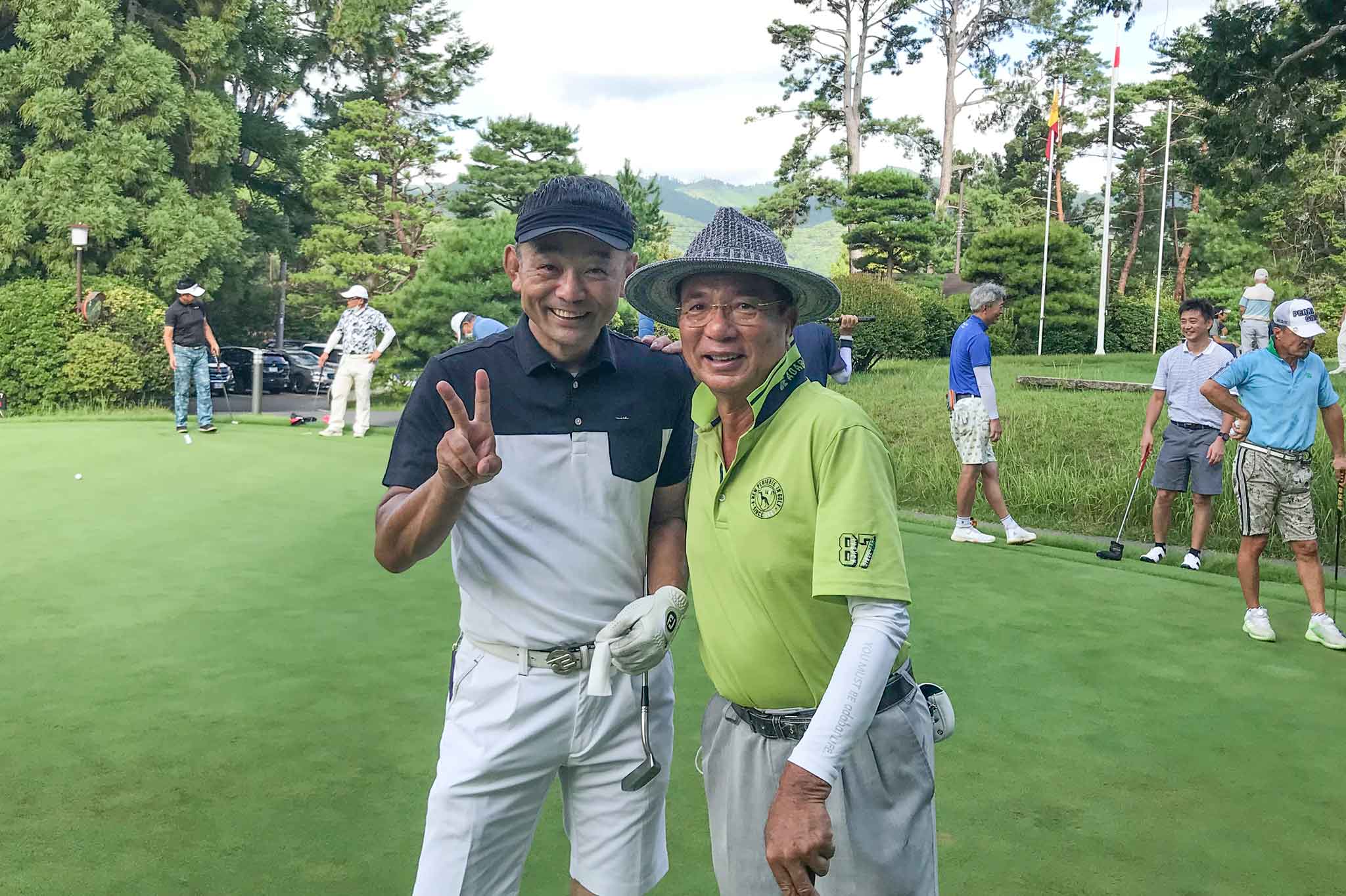 ゴルフサークルセブンエイトの野村さんと立花さん