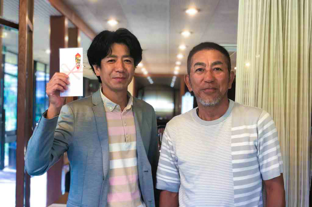 特別賞のゴルフサークルセブンエイトの内田さんと天野さん