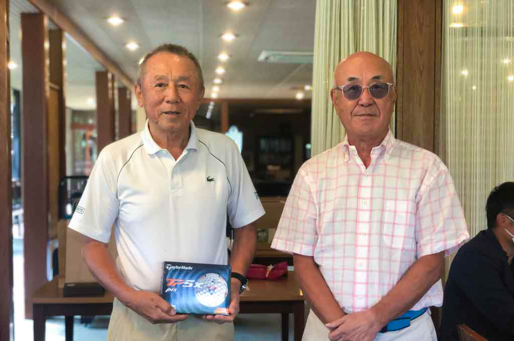 ゴルフ場到着したゴルフサークルセブンエイトの平賀さん