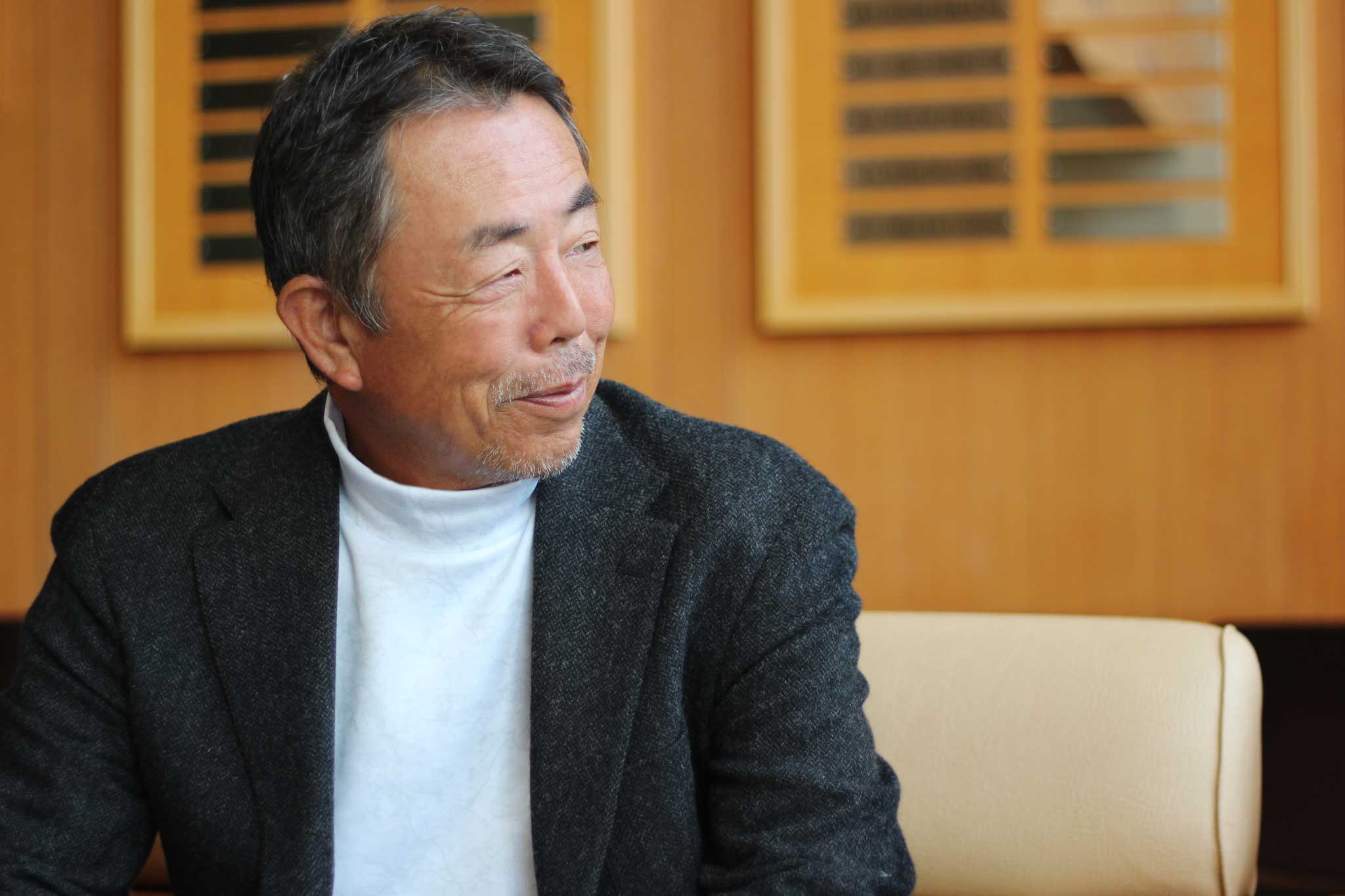 インタビューに答える関西ゴルフサークル セブンエイトの大西均さん