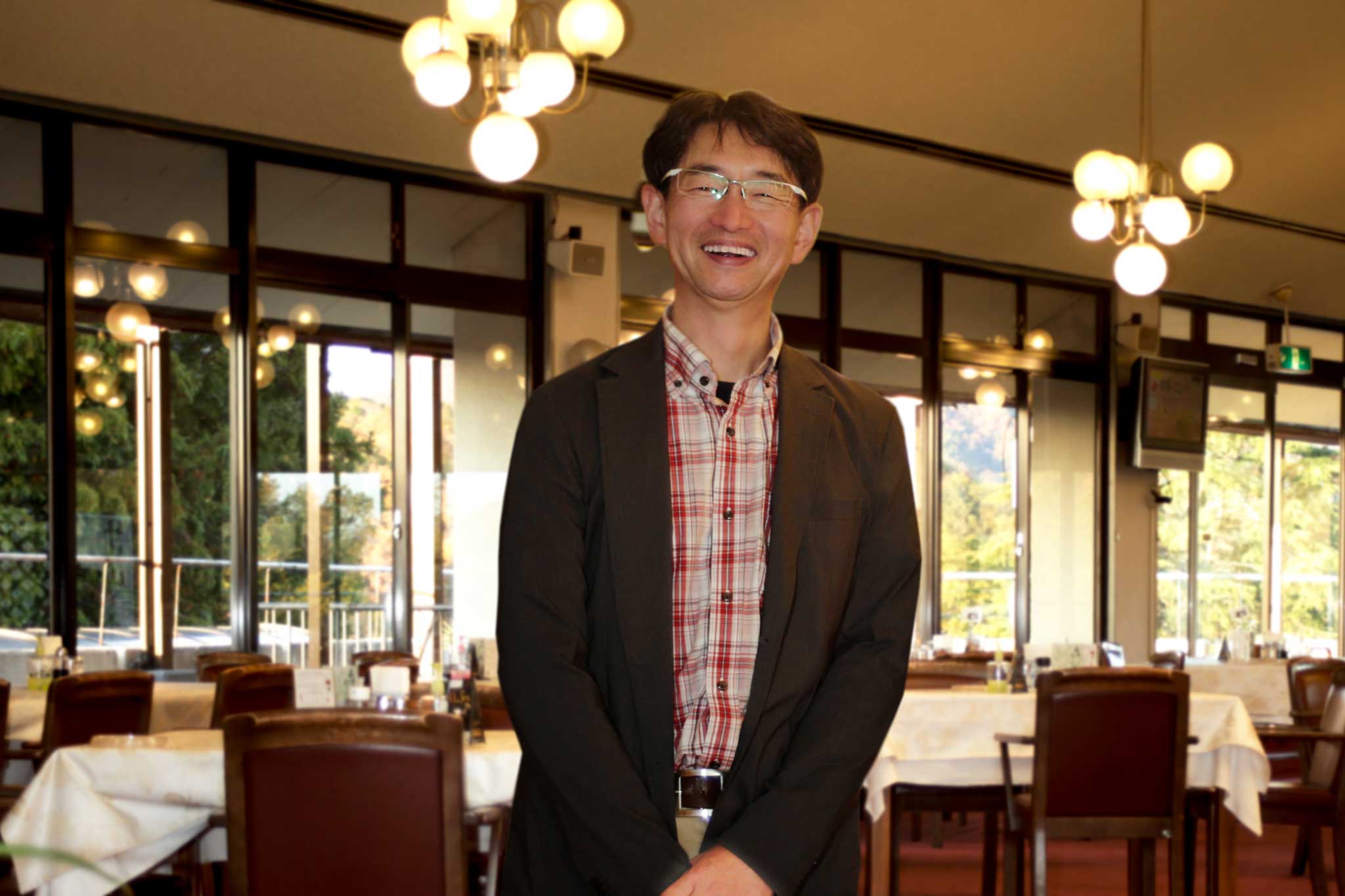 インタビューに答える大江匡さん