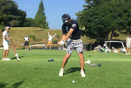 ドライバーショットゴルフサークルセブンエイトの湯浅さん