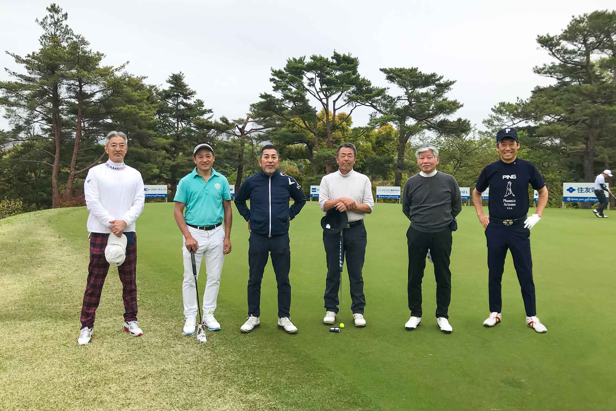 偲ぶ会ゴルフの記念写真