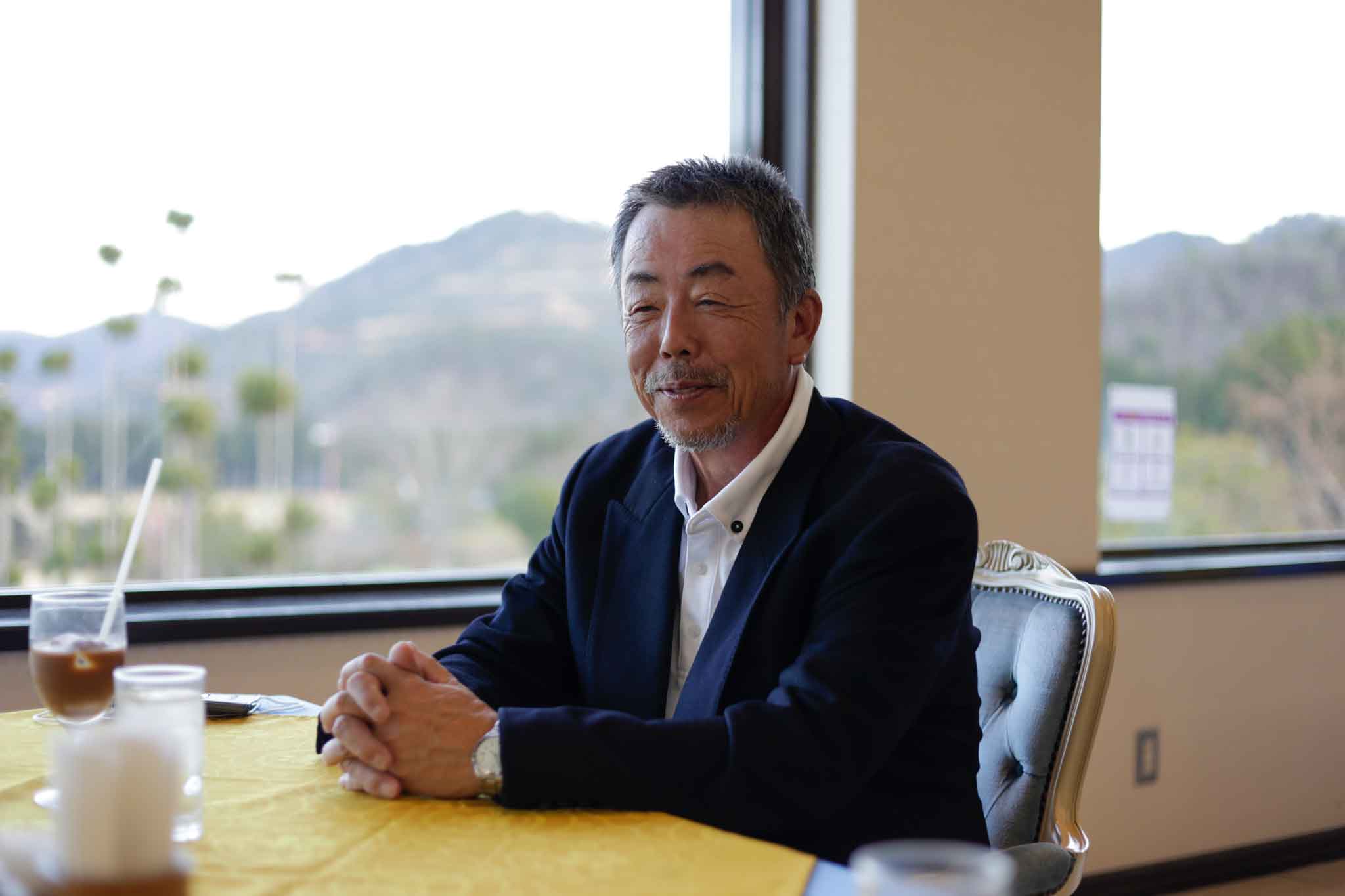 インタビューに答える関西ゴルフサークル セブンエイトの大西均さん